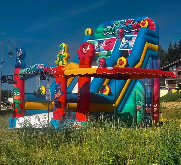 image d'un toboggan-gonflable