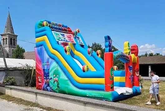 image d'un toboggan-gonflable