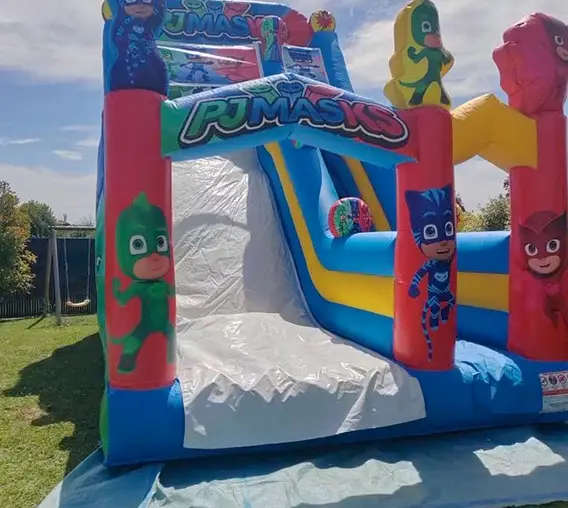 image d'un toboggan-gonflable