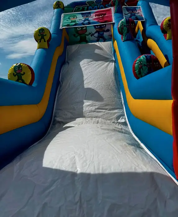 image d'un toboggan-gonflable